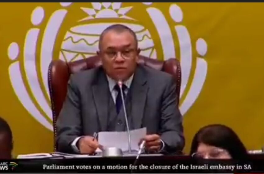  El Parlamento sudafricano aprueba suspender la relación con Israel y el cierre inmediato de su embajada.