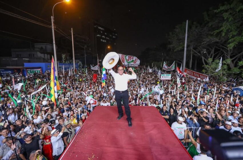  Perú: Roberto Sánchez cierra campaña con multitudinario mitin en Lima y promete gobierno para los excluidos.